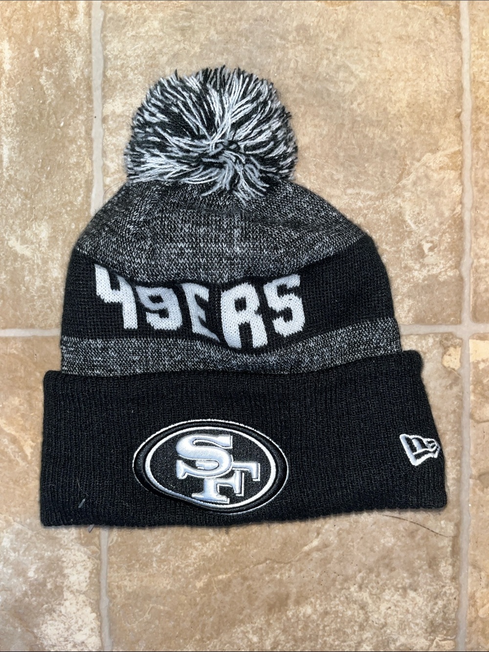 New Era San Francisco 49ers  Black and Gray Pom Cuffed Beanie with Team Patch
